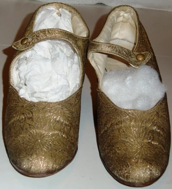 xxM17M 1905-8 Gold lame shoes